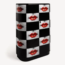 Fornasetti Armadi Curvi^Bacio Del Mobile Curvo Bianco/Nero/Rosso