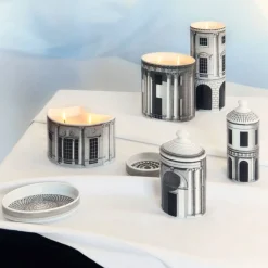 Fornasetti Candele Profumate^Candela Profumata Nel Mentre Alta - Architettura Decor - Immaginazione Fragranza Bianco Nero