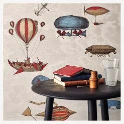 Fornasetti Sfondo^Carta Da Parati Macchine Volanti (Set Da 2 Rotoli) Pietra, Rosso/Blu