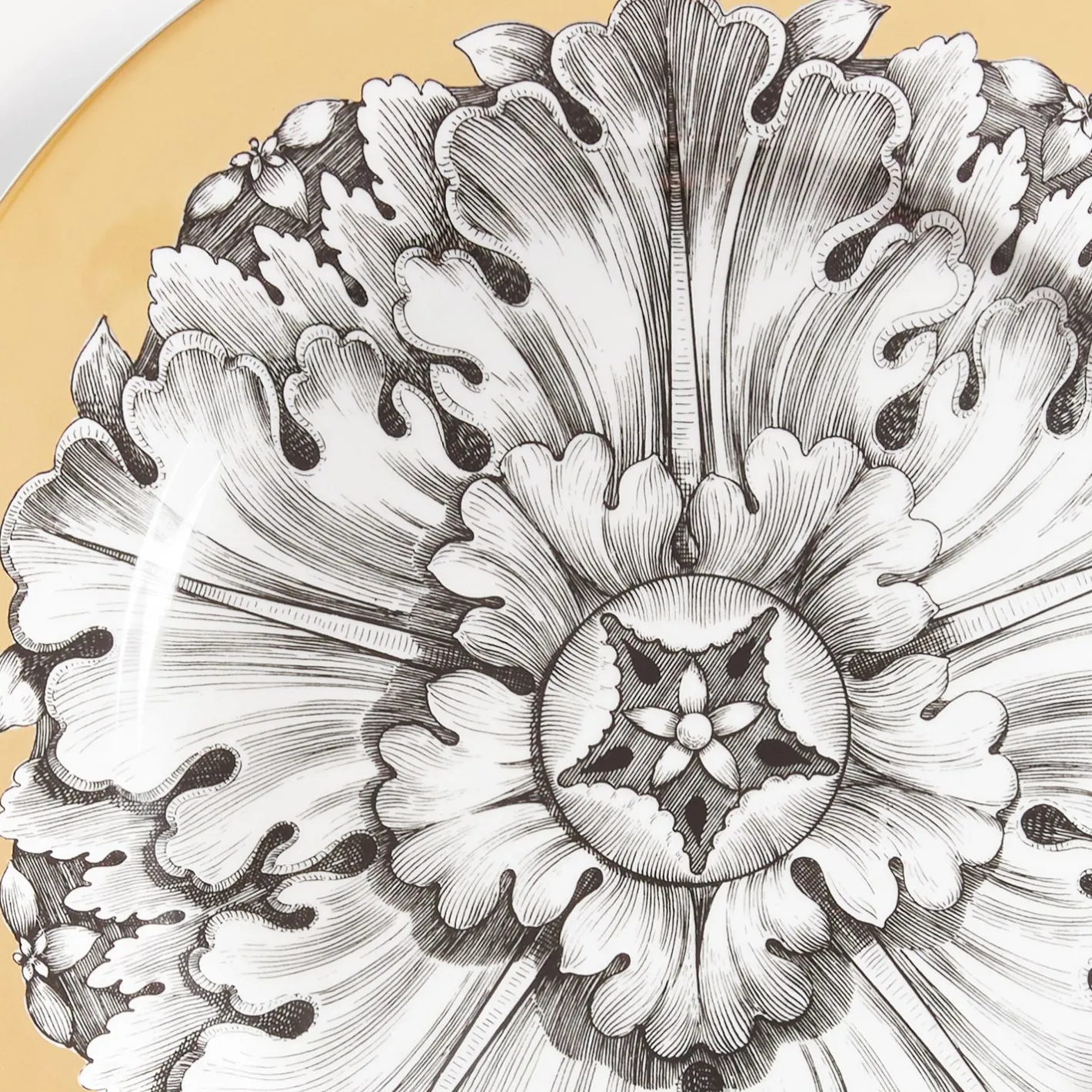 Fornasetti Piatti Decorativi^Cerchione Rosone N.3 Bianco/Nero/Oro