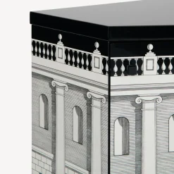 Fornasetti Armadietti^Comodino Poliedrico Casa Con Colonne Bianco Nero