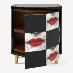 Fornasetti Armadietti^Comodino Poliedrico Kiss Rosso/Bianco/Nero