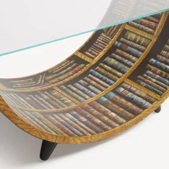 Fornasetti Tabelle^Libri Sulla Tavola Curva Multicolore
