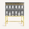 Fornasetti Armadietti^Madia Piccola Rialzata Facciata Quattrocentesca Bianco/Nero/Giallo