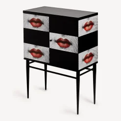 Fornasetti Armadietti^Madia Piccola Rialzata Kiss Bianco/Nero/Rosso