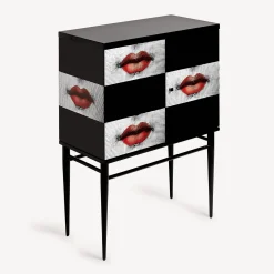 Fornasetti Armadietti^Madia Piccola Rialzata Kiss Bianco/Nero/Rosso