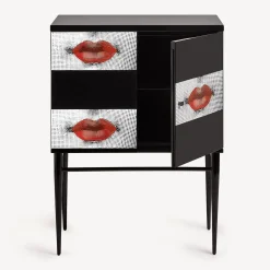 Fornasetti Armadietti^Madia Piccola Rialzata Kiss Bianco/Nero/Rosso