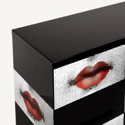Fornasetti Armadietti^Madia Piccola Rialzata Kiss Bianco/Nero/Rosso