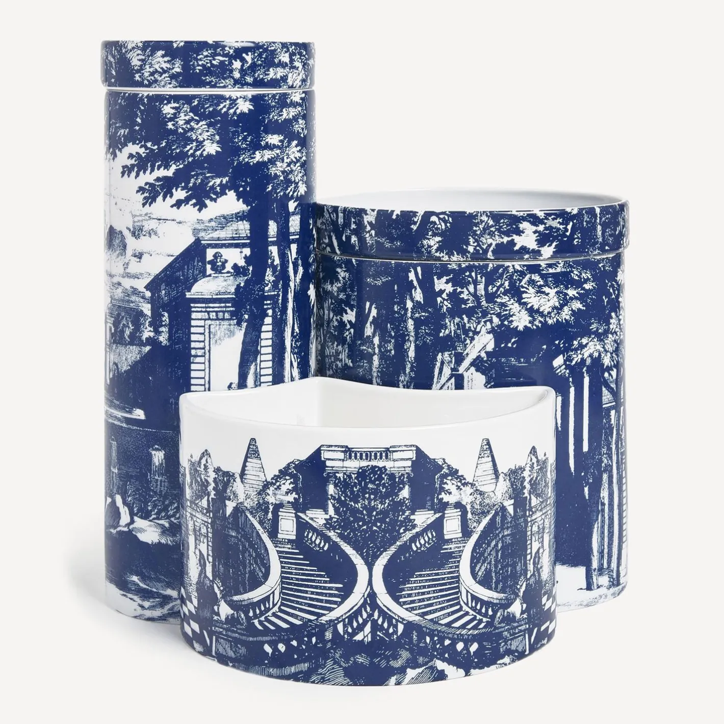 Fornasetti Candele Profumate^Nel Mentre Set Di Tre Candele Profumate - Decoro Giardino Settecentesco - Fragranza Giardino Segreto Blu Bianco
