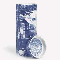 Fornasetti Candele Profumate^Nel Mentre Set Di Tre Candele Profumate - Decoro Giardino Settecentesco - Fragranza Giardino Segreto Blu Bianco
