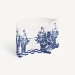 Fornasetti Candele Profumate^Nel Mentre Set Di Tre Candele Profumate - Decoro Giardino Settecentesco - Fragranza Giardino Segreto Blu Bianco