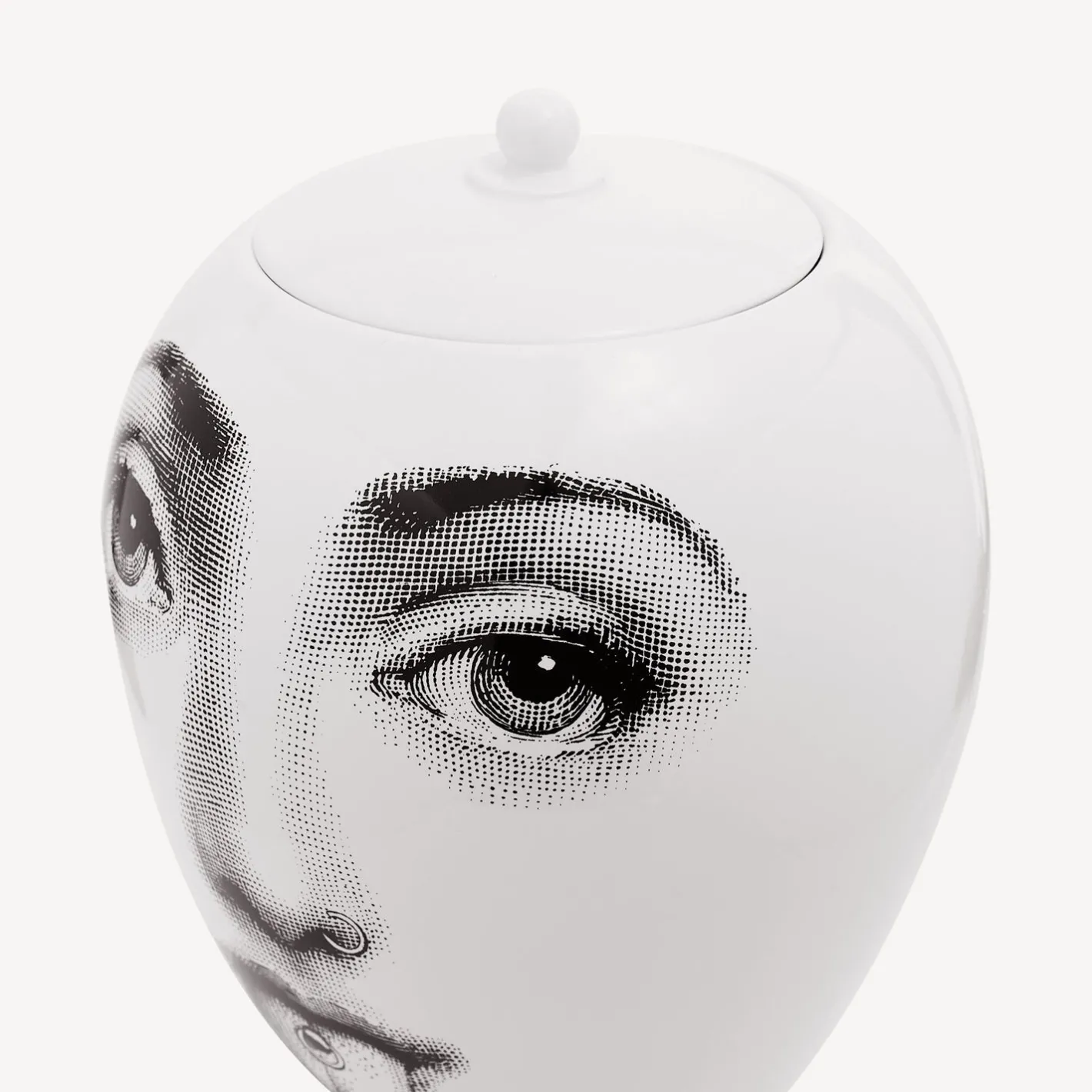 Fornasetti Vasi^Perforazione Del Vaso Bianco Nero