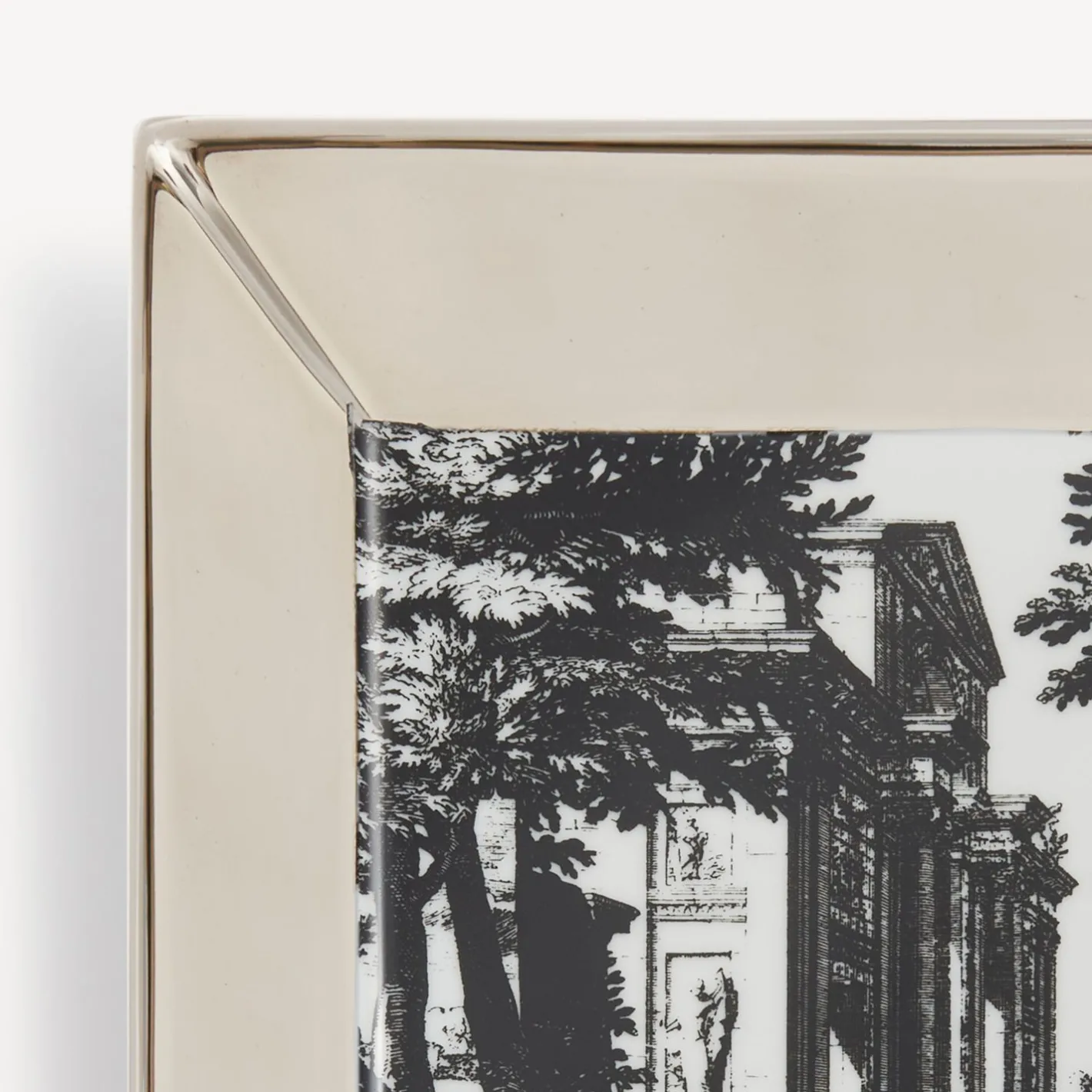 Fornasetti Piatti Decorativi^Piatto Quadrato Giardino Settecentesco Bianco/Nero/Platino