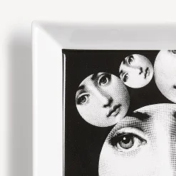 Fornasetti Piatti Decorativi^Piatto Quadrato Tema E Variazioni N.242 Bianco Nero