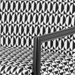 Fornasetti Salotti^Poltroncina Da Esterno Losanghe Bianco Nero