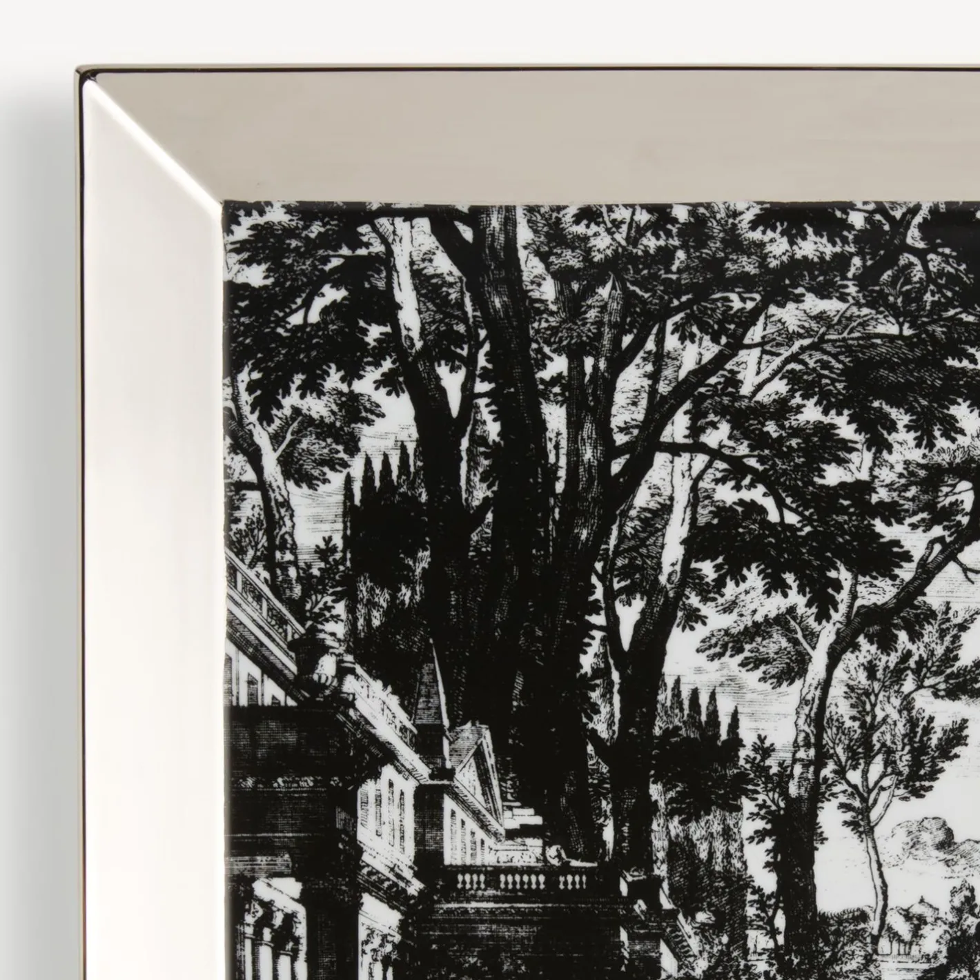 Fornasetti Vassoi Decorativi^Vassoio Quadrato Giardino Settecentesco Bianco Nero