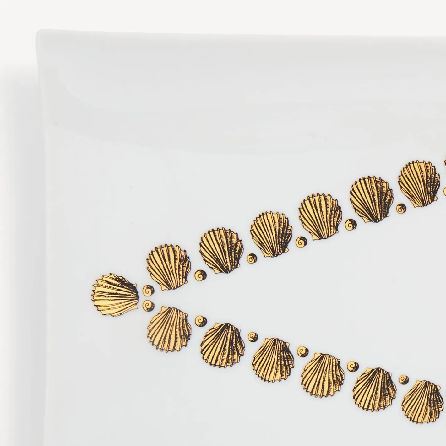Fornasetti Vassoi Decorativi^Vassoio Rettangolare Giro Di Conchiglie Bianco/Nero/Oro
